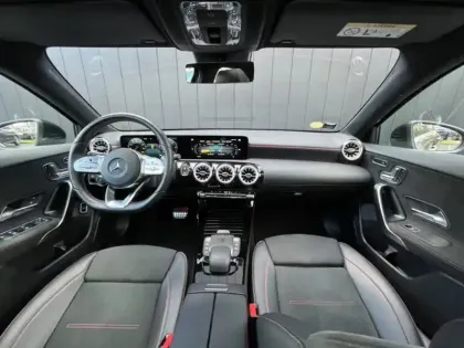 Photo 25 Mercedes Classe A 200 d Berline AMG Line