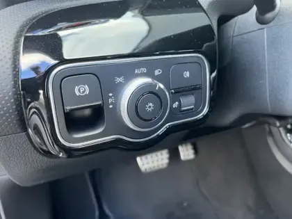 Photo 17 Mercedes Classe A 200 d Berline AMG Line