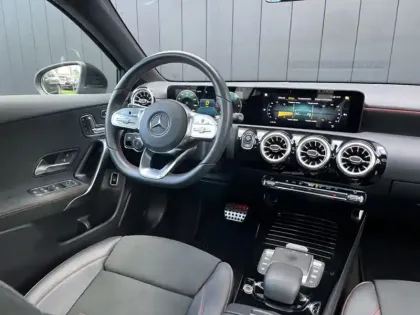 Photo 10 Mercedes Classe A 200 d Berline AMG Line