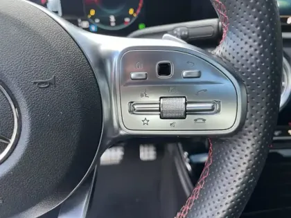 Photo 19 Mercedes Classe A 200 d Berline AMG Line