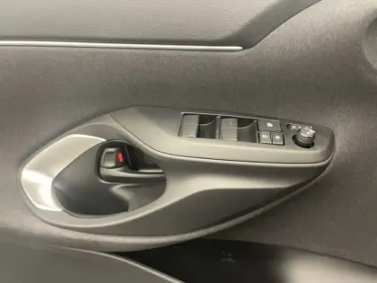 Photo 15 Toyota Yaris Hybride 1.5 116H DESIGN