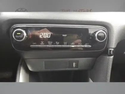 Photo 14 Toyota Yaris Hybride 116h Design PACK CONFORT