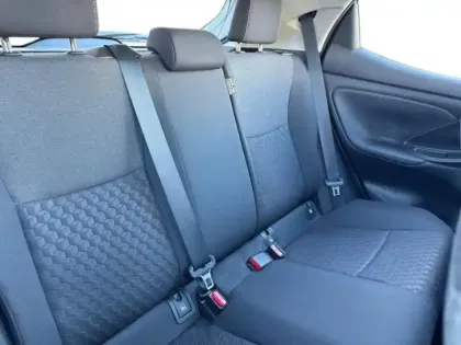 Photo 12 Toyota Yaris  116h Dynamic 5p MY22