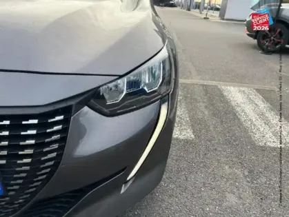 Photo 12 Peugeot 208  1.2 PureTech 100ch S&S Roadtrip EAT8