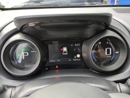 Photo 8 Toyota Yaris  Cross 116h Dynamic Business + Programme Beyond Zero Academy MY22