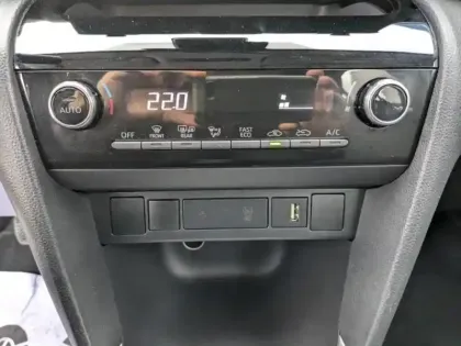 Photo 12 Toyota Yaris  Cross 116h Dynamic Business + Programme Beyond Zero Academy MY22