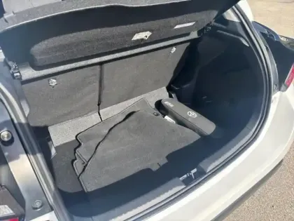 Photo 12 Toyota Yaris  116h Dynamic Business 5p + Programme Beyond Zero Academy MY22