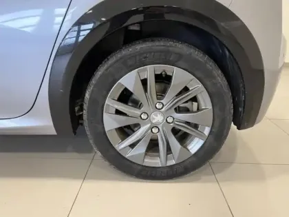 Photo 9 Peugeot 208  e- 136ch Allure Pack