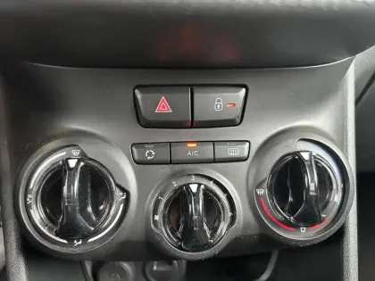 Photo 28 Peugeot 208  1.2 PureTech 82ch E6.c Signature 5p GPS CAMERA