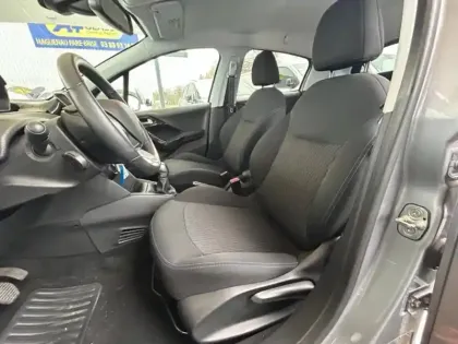 Photo 6 Peugeot 208  1.2 PureTech 82ch E6.c Signature 5p GPS CAMERA