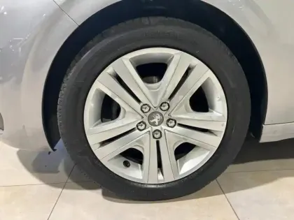 Photo 12 Peugeot 208  1.2 PureTech 82ch E6.c Signature 5p GPS CAMERA