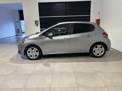 Photo 18 Peugeot 208  1.2 PureTech 82ch E6.c Signature 5p GPS CAMERA