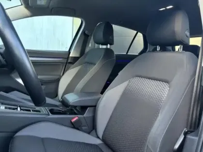 Photo 8 Volkswagen Golf  1.0 eTSI OPF 110ch Active DSG7