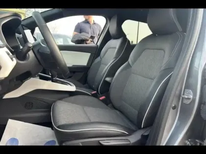 Photo 8 Renault Clio  1.6 E-Tech 145ch full hybrid Techno