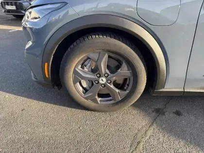 Photo 8 Ford Mustang  Mach-E 269ch Standard Range 72,6kWh Mach-E Propulsion