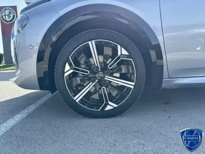 Photo 8 Lancia Ypsilon  1.2 Ibrida 110ch LX eDCT6