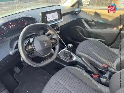 Photo 14 Peugeot 2008  1.2 PureTech 100ch S/S Style Camera Carplay