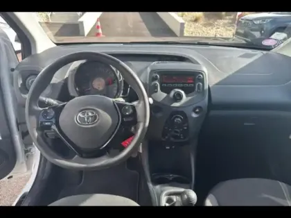 Photo 11 Toyota Aygo  1.0 VVT-i 72ch x-pro 5P MY19
