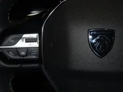 Photo 14 Peugeot 308  1.2 Hybrid 145ch GT e-DCS6
