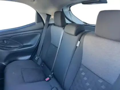 Photo 10 Toyota Yaris  116h Design 5p MC24