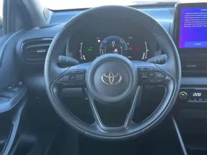 Photo 13 Toyota Yaris  116h Design 5p MC24