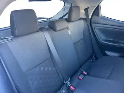 Photo 11 Toyota Yaris  116h Design 5p MC24