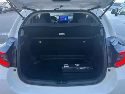 Photo 6 Toyota Yaris  116h Design 5p MC24