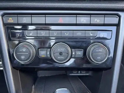 Photo 13 Volkswagen T-roc  Cabriolet 1.5 TSI EVO 150ch R-Line DSG7