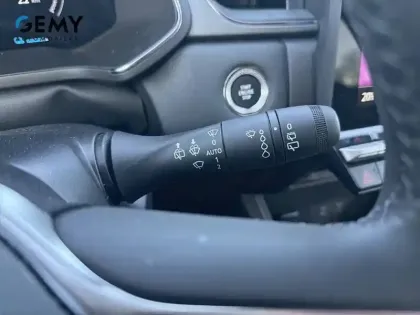 Photo 19 Renault Captur  E-Tech full hybrid 145 ch