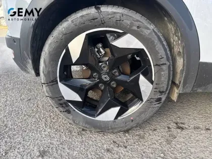 Photo 13 Renault Captur  E-Tech full hybrid 145 ch