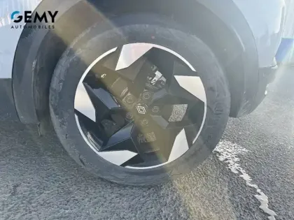 Photo 10 Renault Captur  E-Tech full hybrid 145 ch