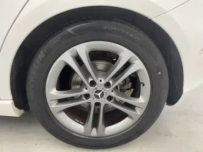 Photo 16 Mercedes Classe A  180 7G-DCT