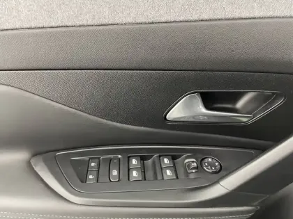 Photo 31 Peugeot 308  PureTech 130ch S&S EAT8