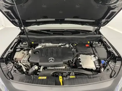 Photo 53 Mercedes GLB  200 d 8G-DCT