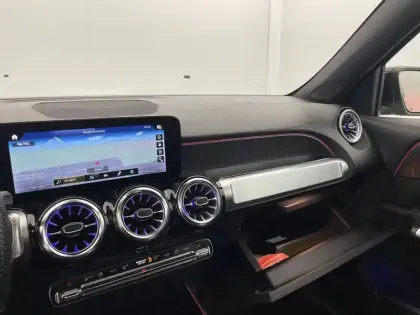 Photo 59 Mercedes GLB  200 d 8G-DCT