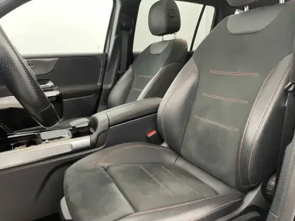 Photo 82 Mercedes GLB  200 d 8G-DCT