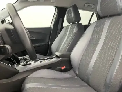 Photo 13 Peugeot 2008  Moteur électrique 136 ch