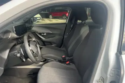 Photo 9 Peugeot 2008  Hybrid 136 e-DCS6