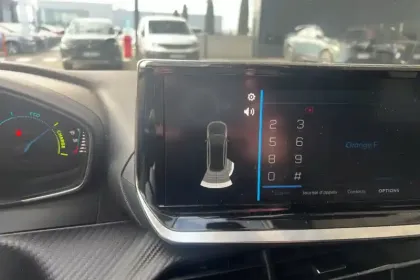 Photo 39 Peugeot 2008  Hybrid 136 e-DCS6