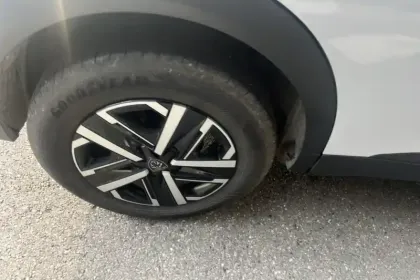 Photo 34 Peugeot 2008  Hybrid 136 e-DCS6