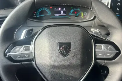 Photo 36 Peugeot 2008  Hybrid 136 e-DCS6