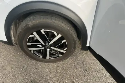 Photo 12 Peugeot 2008  Hybrid 136 e-DCS6