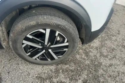 Photo 51 Peugeot 2008  Hybrid 136 e-DCS6