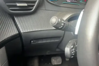 Photo 17 Peugeot 2008  Hybrid 136 e-DCS6