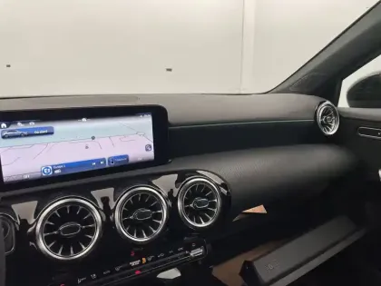 Photo 24 Mercedes Classe A  180 7G-DCT