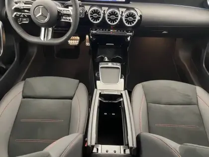 Photo 60 Mercedes Classe A  180 7G-DCT