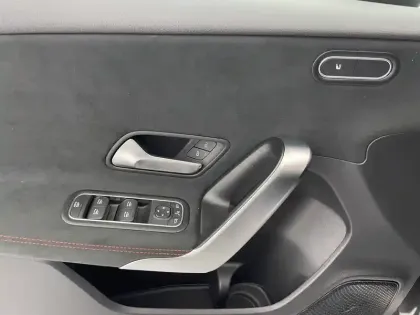 Photo 90 Mercedes Classe A  180 7G-DCT