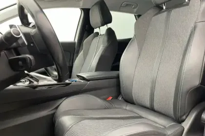 Photo 12 Peugeot 3008  Hybrid 225 e-EAT8