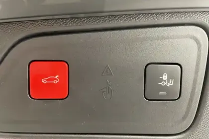 Photo 46 Peugeot 3008  Hybrid 225 e-EAT8