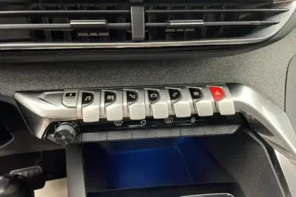 Photo 39 Peugeot 3008  Hybrid 225 e-EAT8